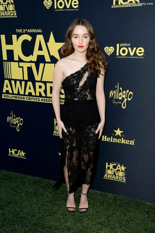 Kaitlyn Dever photo 13 of 880