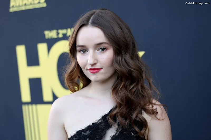 Kaitlyn Dever photo 15 of 880