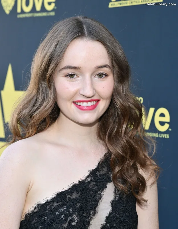 Kaitlyn Dever photo 19 of 880