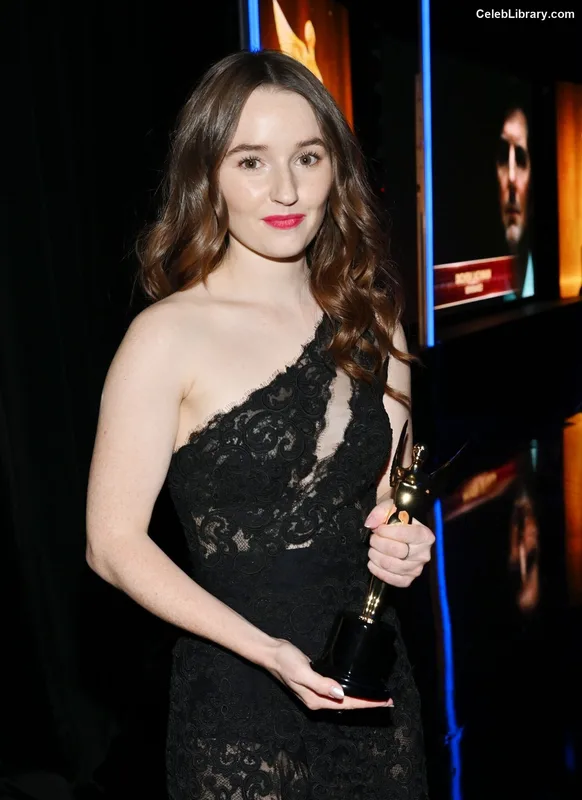 Kaitlyn Dever photo 22 of 880