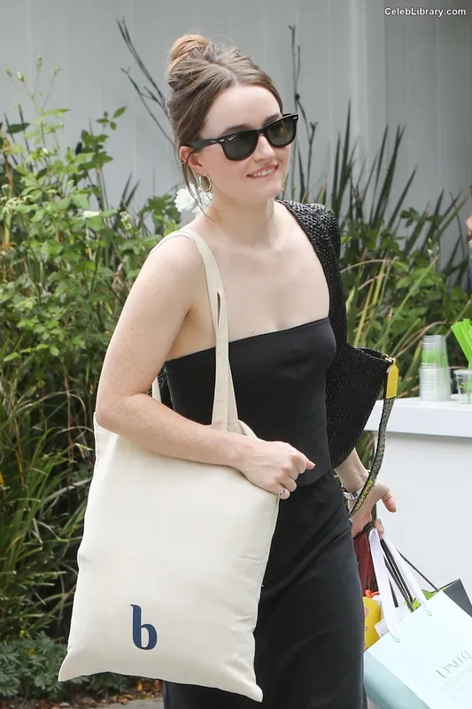 Kaitlyn Dever photo 22 of 880