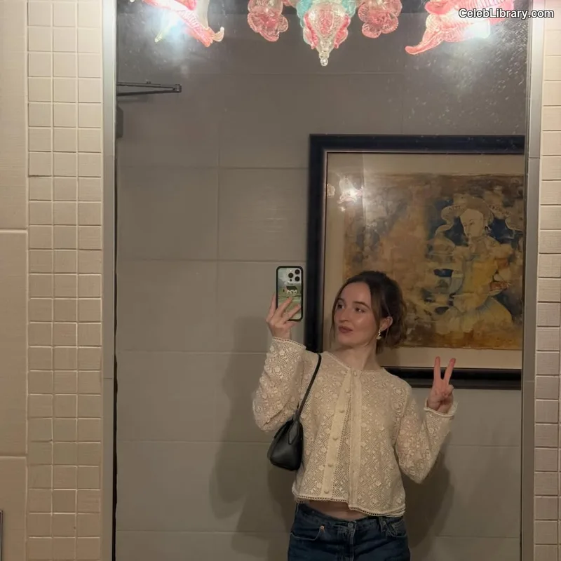 Kaitlyn Dever photo 15 of 880