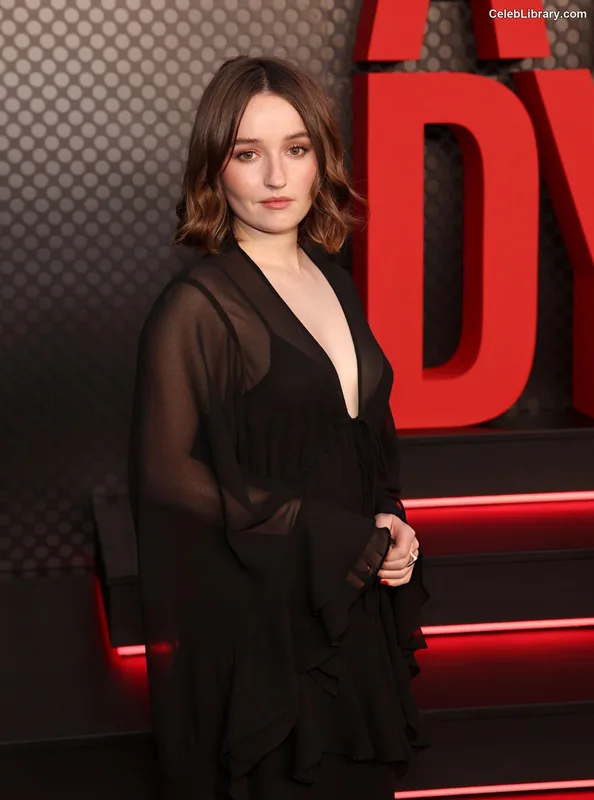 Kaitlyn Dever photo 13 of 880