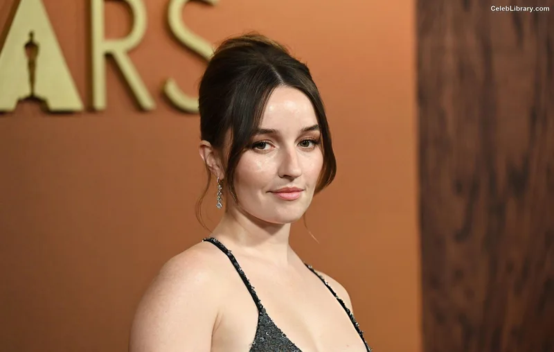 Kaitlyn Dever photo 4 of 880