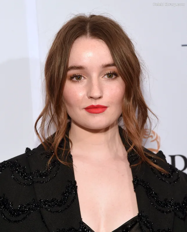 Kaitlyn Dever photo 9 of 880
