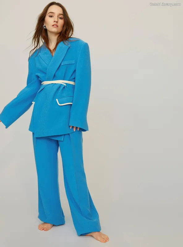 Kaitlyn Dever photo 13 of 880