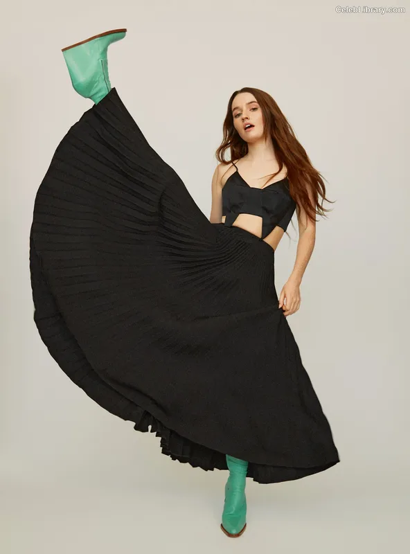 Kaitlyn Dever photo 14 of 880