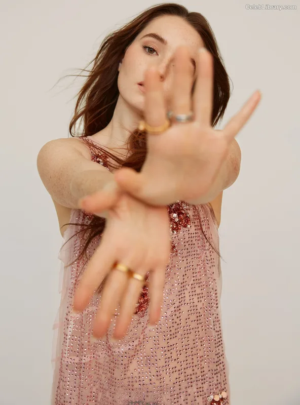 Kaitlyn Dever photo 16 of 880