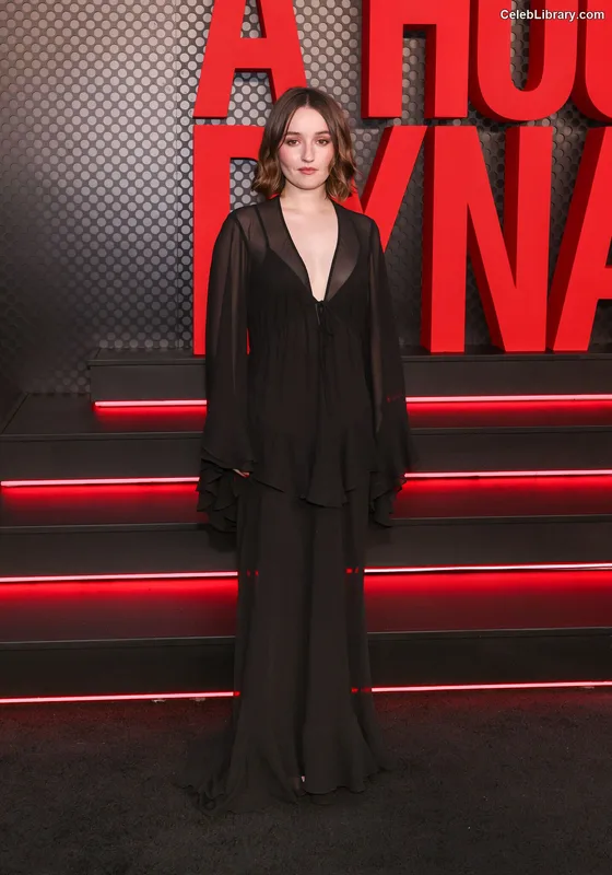 Kaitlyn Dever photo 23 of 880