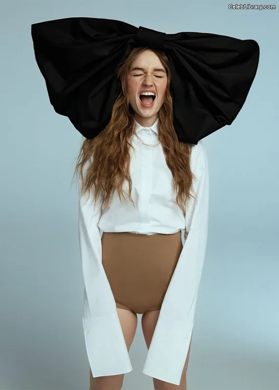 Kaitlyn Dever photo 6 of 880