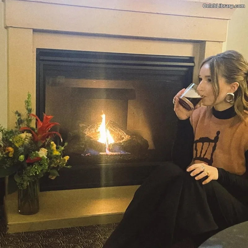 Kaitlyn Dever photo 11 of 880
