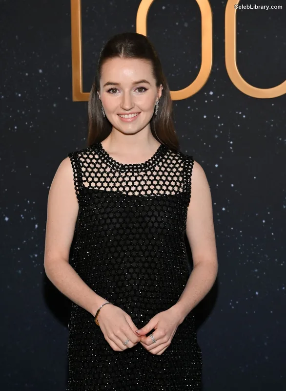 Kaitlyn Dever photo 2 of 880