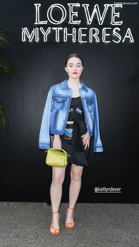 Kaitlyn Dever photo 8 of 880