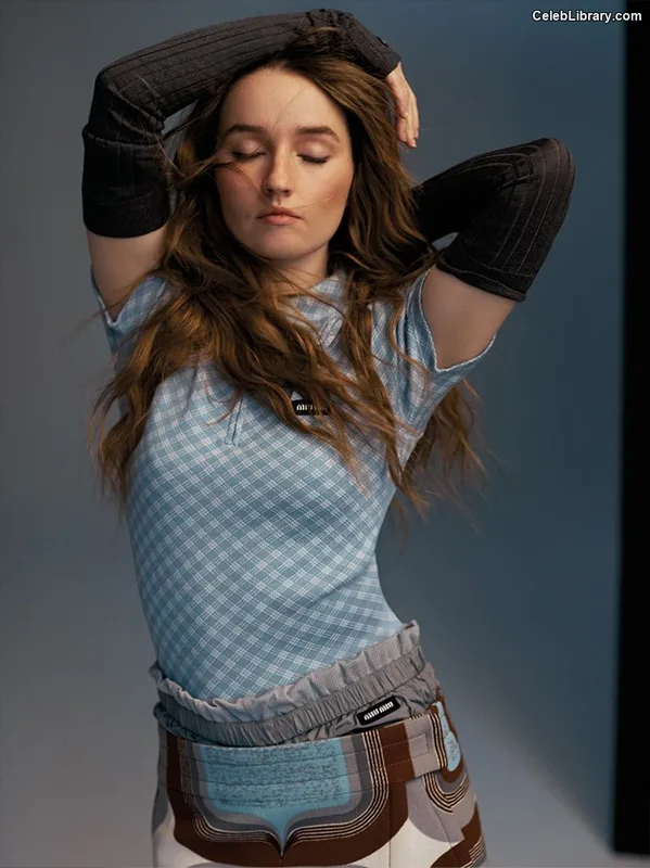 Kaitlyn Dever photo 1 of 880