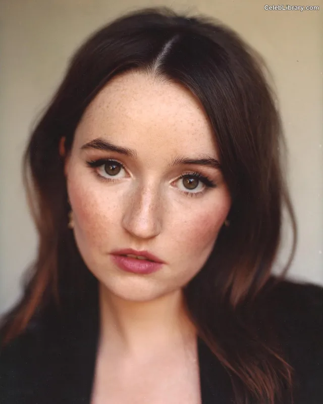 Kaitlyn Dever photo 5 of 880