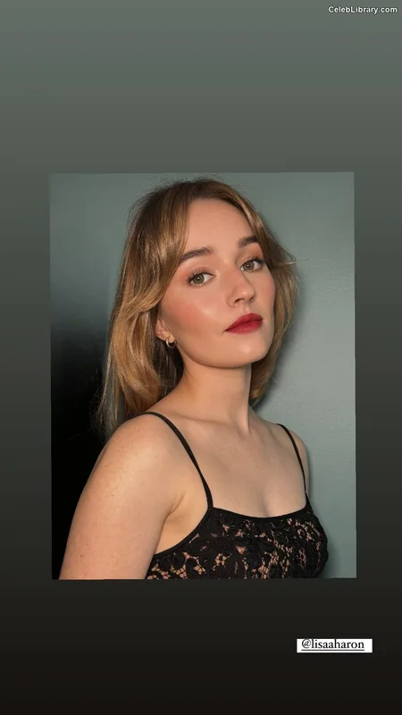 Kaitlyn Dever photo 8 of 880