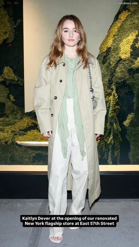 Kaitlyn Dever photo 14 of 880