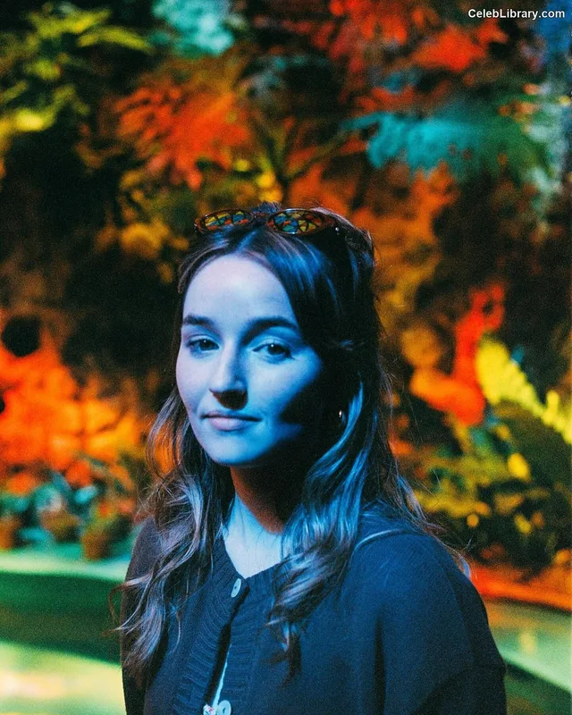 Kaitlyn Dever photo 20 of 880