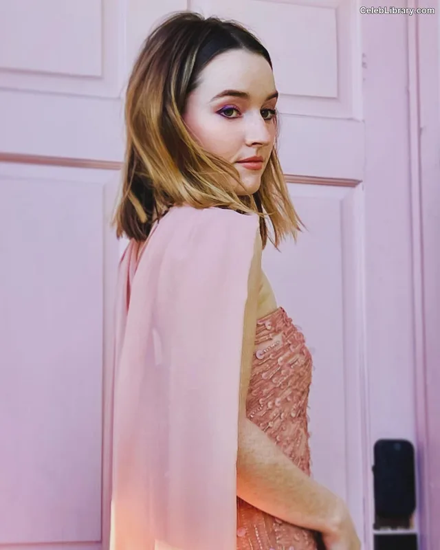 Kaitlyn Dever photo 5 of 880