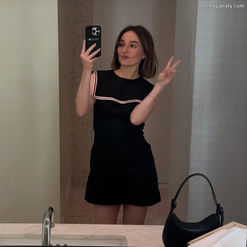 Kaitlyn Dever photo 11 of 880