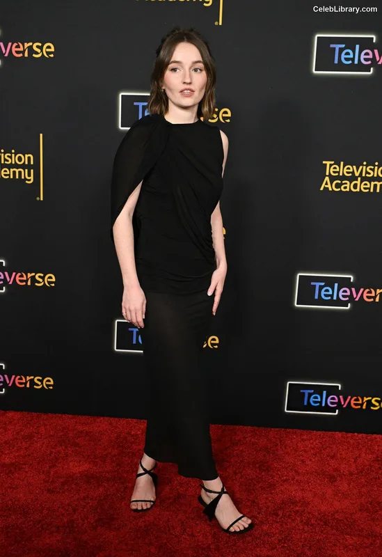Kaitlyn Dever photo 17 of 880