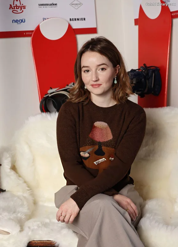Kaitlyn Dever photo 19 of 880