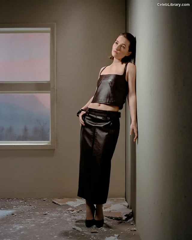 Kaitlyn Dever photo 5 of 880