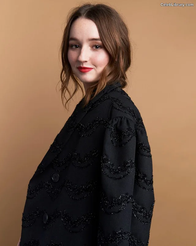 Kaitlyn Dever photo 6 of 880