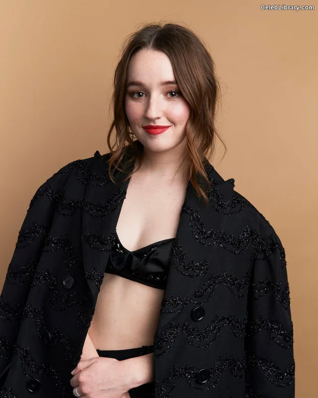 Kaitlyn Dever photo 7 of 880