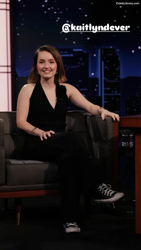 Kaitlyn Dever photo 11 of 880