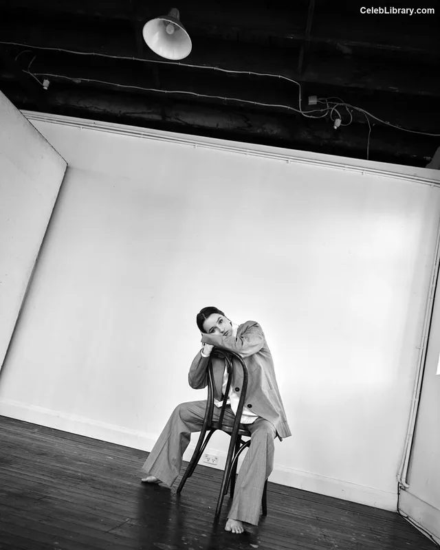 Kaitlyn Dever photo 13 of 880