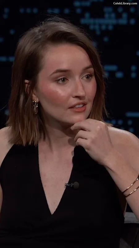 Kaitlyn Dever photo 16 of 880