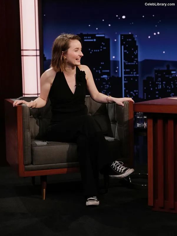Kaitlyn Dever photo 20 of 880
