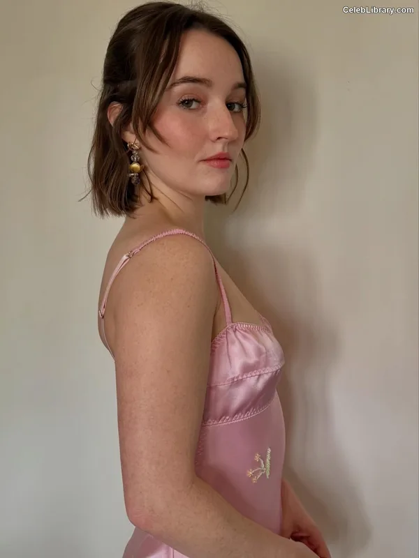 Kaitlyn Dever photo 7 of 880