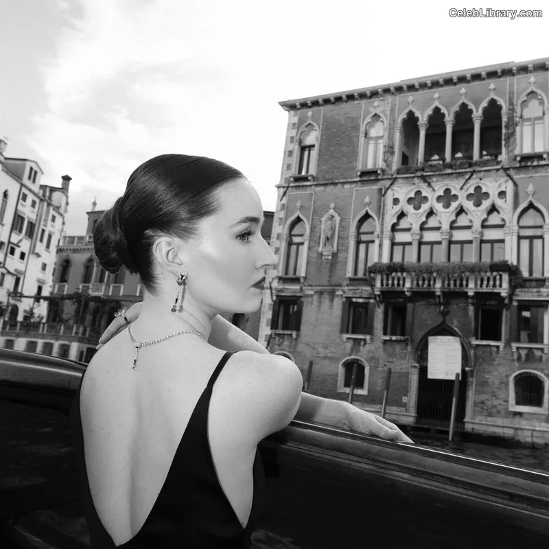Kaitlyn Dever photo 14 of 880