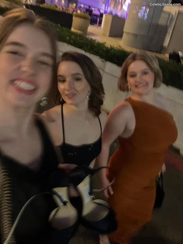 Kaitlyn Dever photo 16 of 880