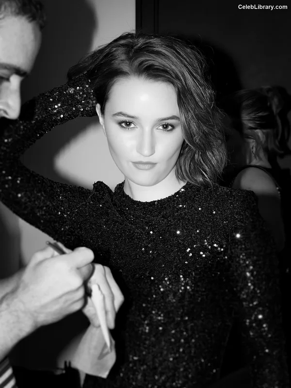 Kaitlyn Dever photo 20 of 880