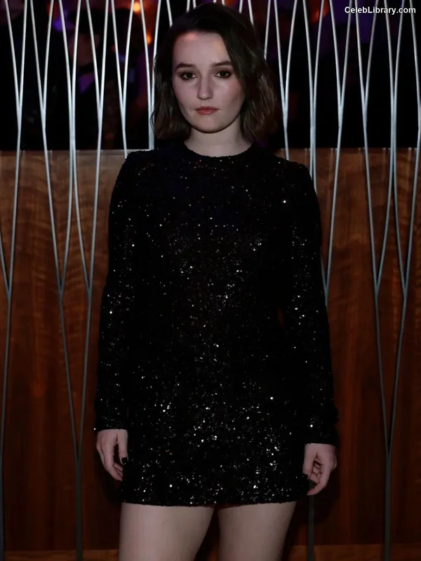 Kaitlyn Dever photo 21 of 880