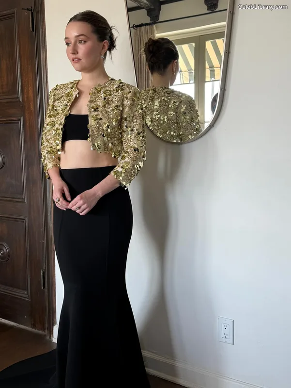 Kaitlyn Dever photo 4 of 880