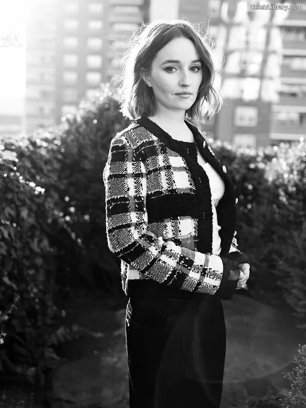 Kaitlyn Dever photo 13 of 880