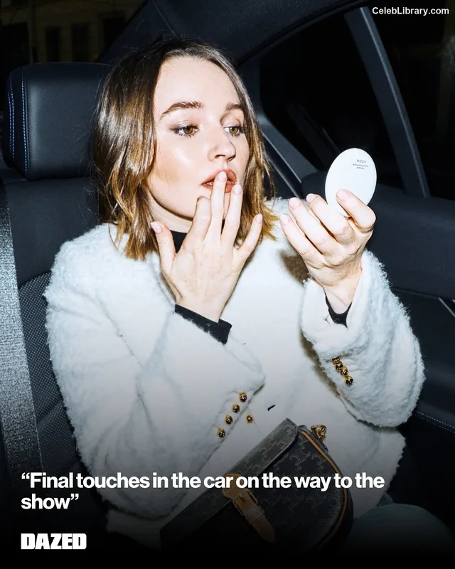 Kaitlyn Dever photo 3 of 880