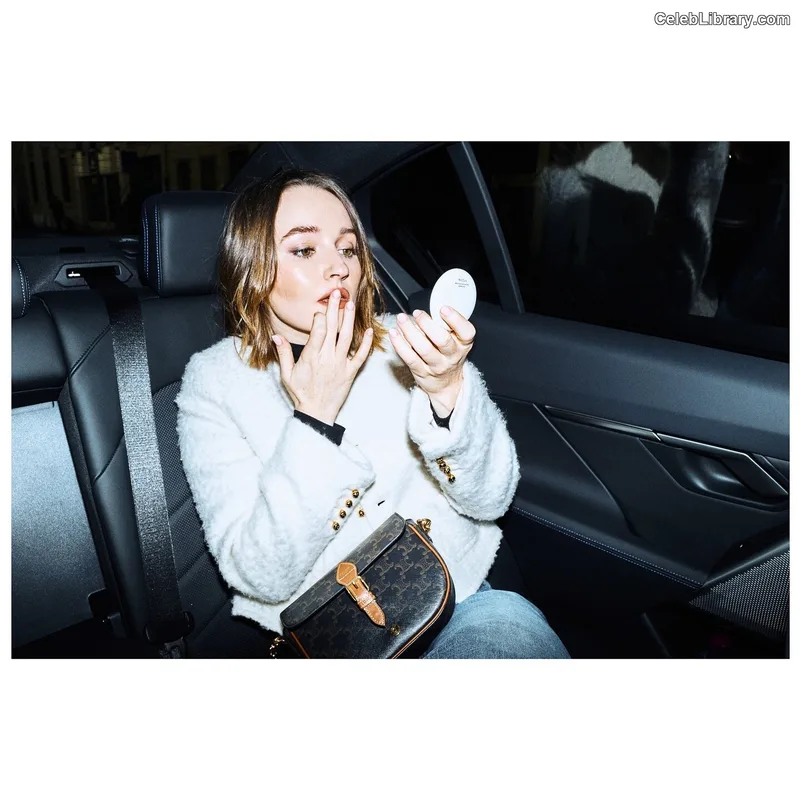 Kaitlyn Dever photo 20 of 880