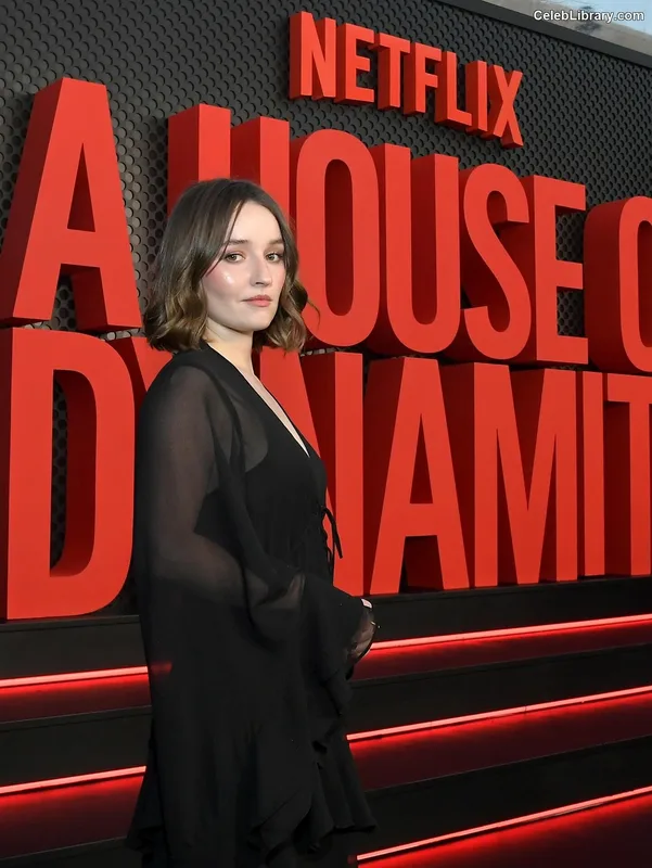 Kaitlyn Dever photo 22 of 880