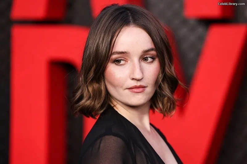 Kaitlyn Dever photo 6 of 880