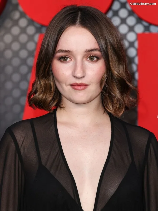 Kaitlyn Dever photo 15 of 880