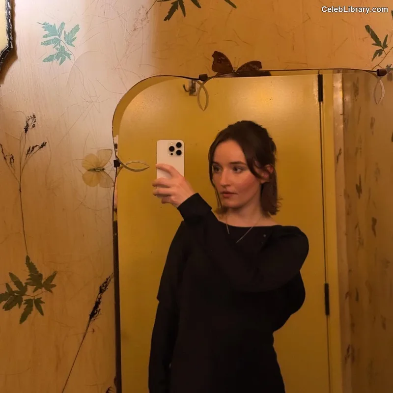 Kaitlyn Dever photo 6 of 880