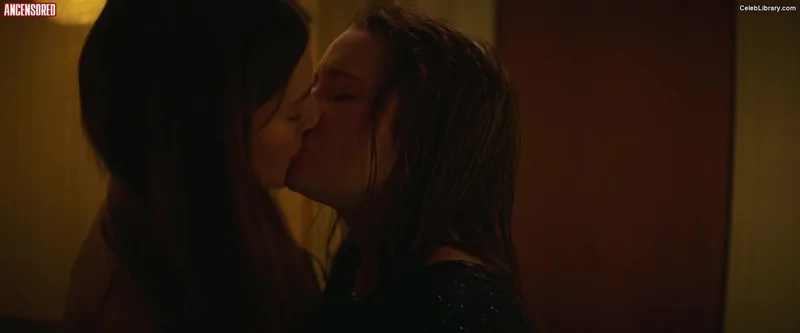Kaitlyn Dever photo 23 of 880