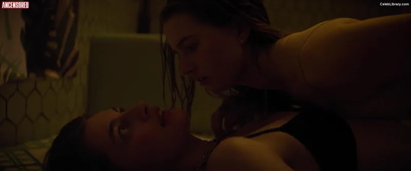 Kaitlyn Dever photo 24 of 880
