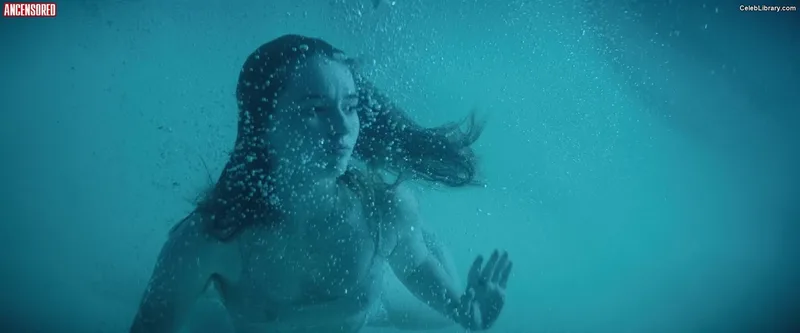 Kaitlyn Dever photo 6 of 880