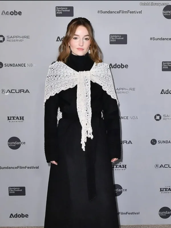 Kaitlyn Dever photo 16 of 880